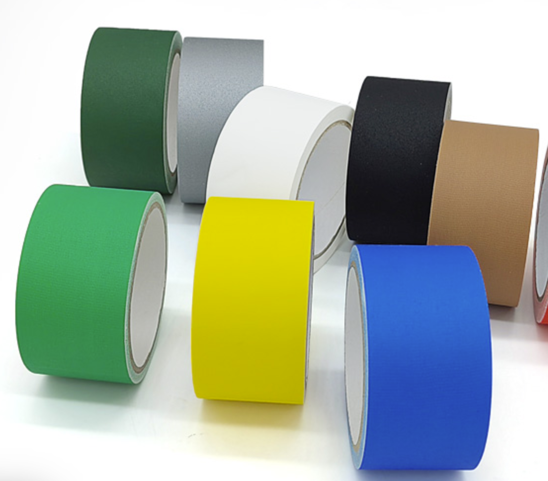 Hva er forskjellen mellom matt duct tape og duct tape?