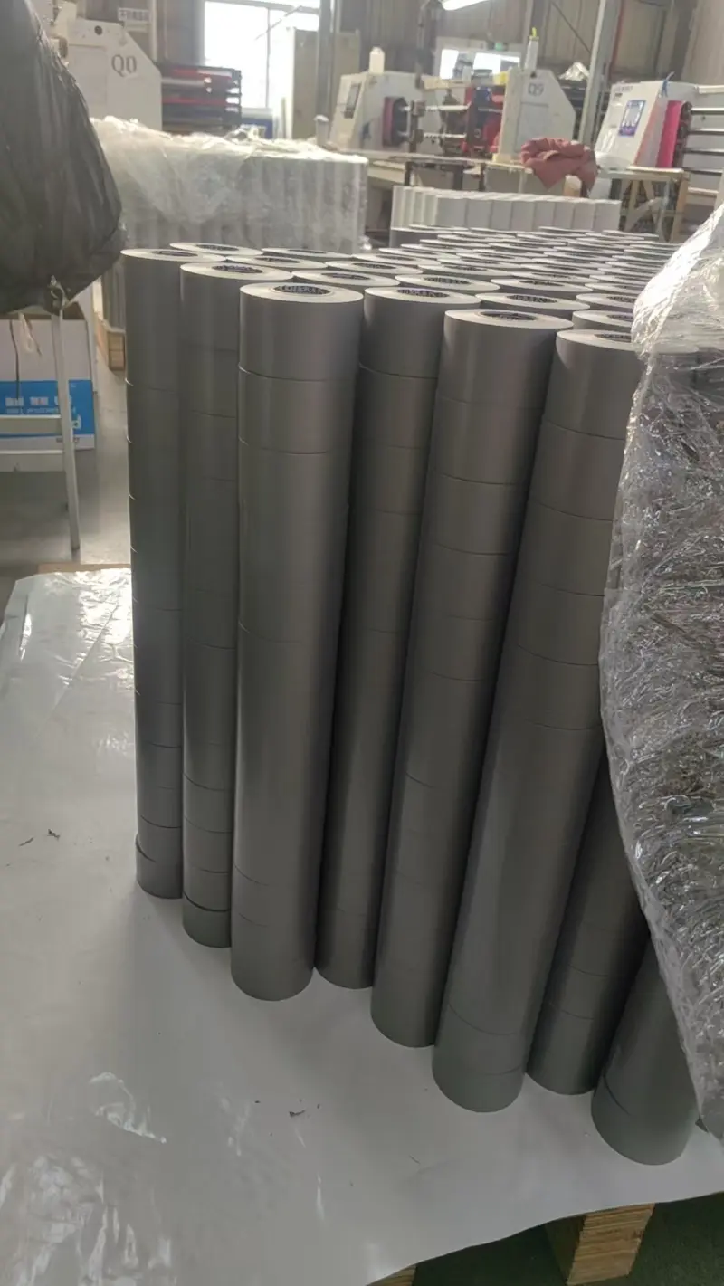 Testmetode for selvklebende tape som holder kraft